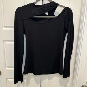 Long sleeve with cut out